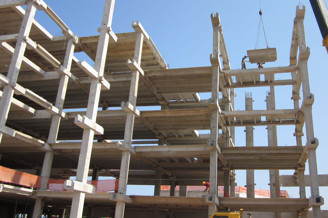 Exemplo de construção de grande porte. Prédio. Concreto Pré Moldado.