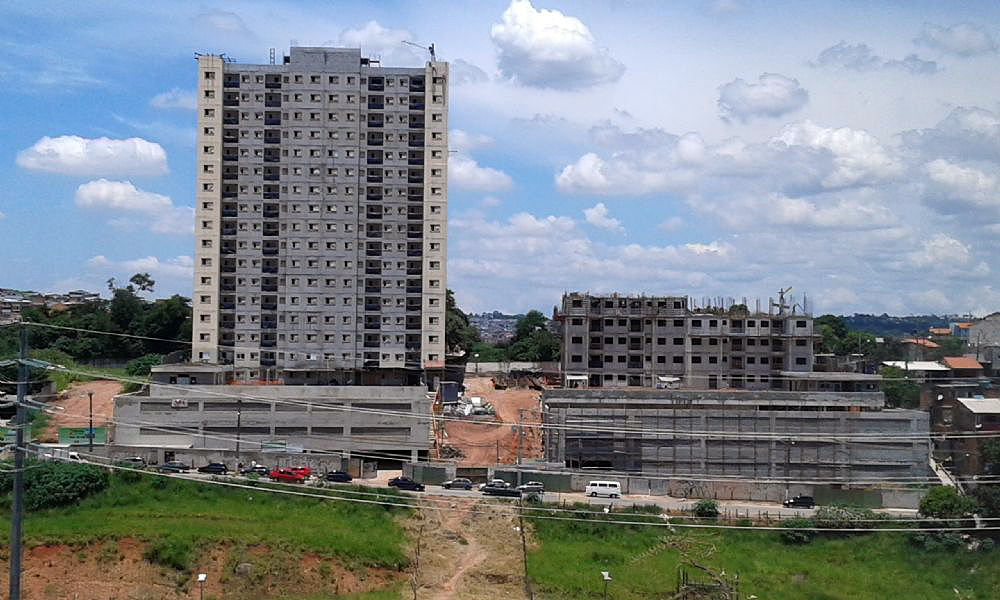 Exemplo de construção de grande porte. Prédio. Concreto.